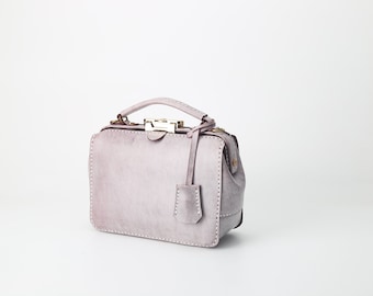 Dulles Doctor Bag - Sac à main en cuir de vachette, Sac à main en cuir italien, Sac bandoulière pour femme, Mini sac à poignée sur le dessus, Sac à main à longue bandoulière, Bandoulière