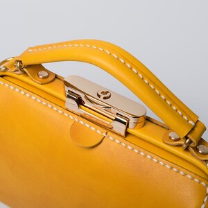 Dulles Doctor Bag-Women's Cowhide Leather Handbag image 5