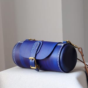 Grande promotion Sac à bandoulière seau capsule fait main en cuir