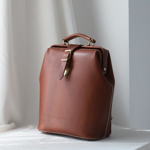Hand Stitched Leather Doctor Bag Backpack: Large Rucksack