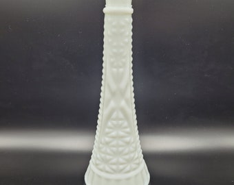 Mid Century Elegant Tall Milk Glass Vintage Vase with Classic Starburst Pattern Wedding Vase Beach Cottage Farmhouse Excellent Condition