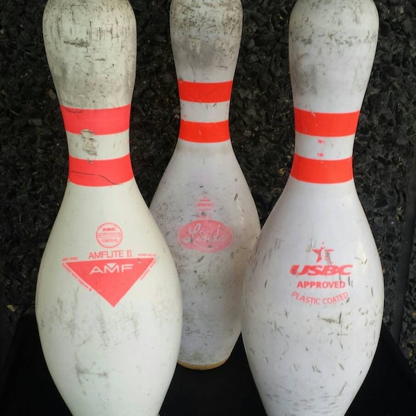 Quille de bowling vintage prête pour la salle de jeux Divers fabricants État bien utilisé Accent coloré Excellent ajout à la maison Jeu Rm Man Cave