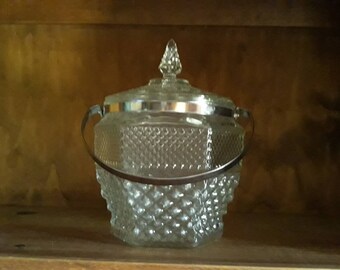 Beautiful Vintage Wexford Pattern Lidded Ice Bucket with Elegant Silver Tone Handle Attached in Good Vintage Condition