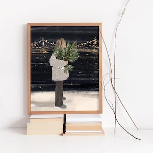 Puede incluir: Una ilustración enmarcada de una persona que sostiene una rama de abeto, caminando lejos de un horizonte urbano de noche. Las luces de la ciudad brillan a lo lejos. El fondo es azul oscuro con un toque de nieve en el suelo.