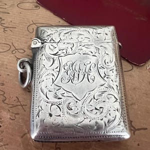 An Antique Edwardian Sterling Silver Vesta Case and Matches. Circa 1901.