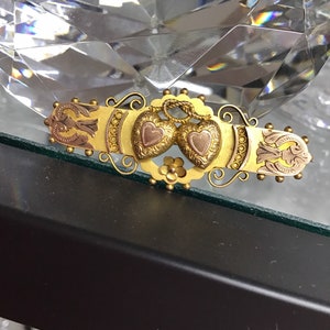 Victorian 9ct Gold Etruscan Style Sweetheart Brooch.