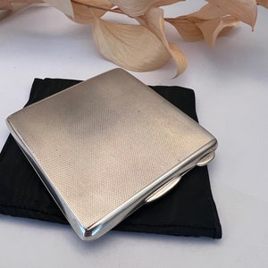 Antique Sterling Silver Ladies Powder Compact. 1920