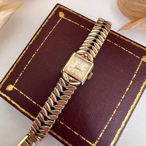 Vintage 1950s Smiths Ladies Rolled Gold Wristwatch with Bracelet Strap. Made in England.