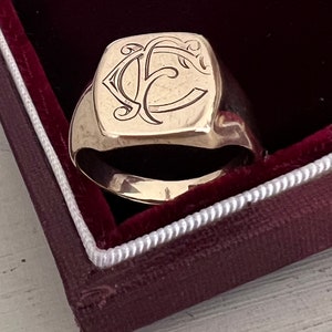 chevalière vintage en or 9 carats. Initiale C.F. 1979. Tailles T 1/2- 9 3/4
