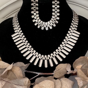 Vintage Cleopatra Collar Necklace & Bracelet Set: Silver Tone Fringe Jewelry