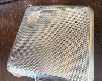 Vintage Sterling Silver Powder Compact. Chester Hallmark. 1947