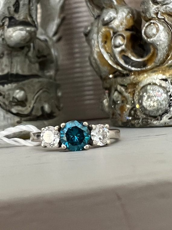 18ct white gold trilogy diamond ring Outlet