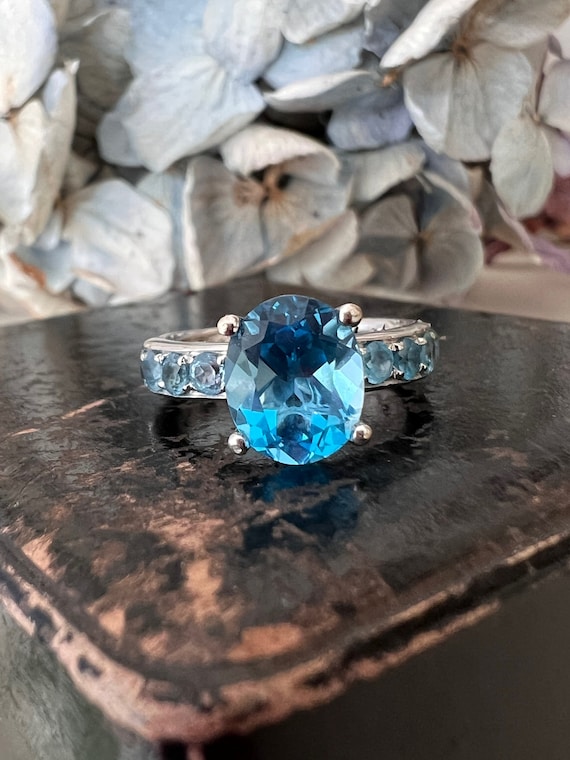 Anello in oro bianco 18 carati con topazio blu e diamanti, misura N (6 3/4) - Italia