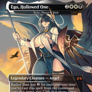 以下が含まれることがあります： 「Ego, Hollowed One」と題されたトレーディングカード。長い黒髪、白と青の衣装、大きな翼を持つ天使のイラストが描かれている。カードにはゲームテキスト、5/5のパワーとタフネス、金色の太陽のシンボルが表示されている。