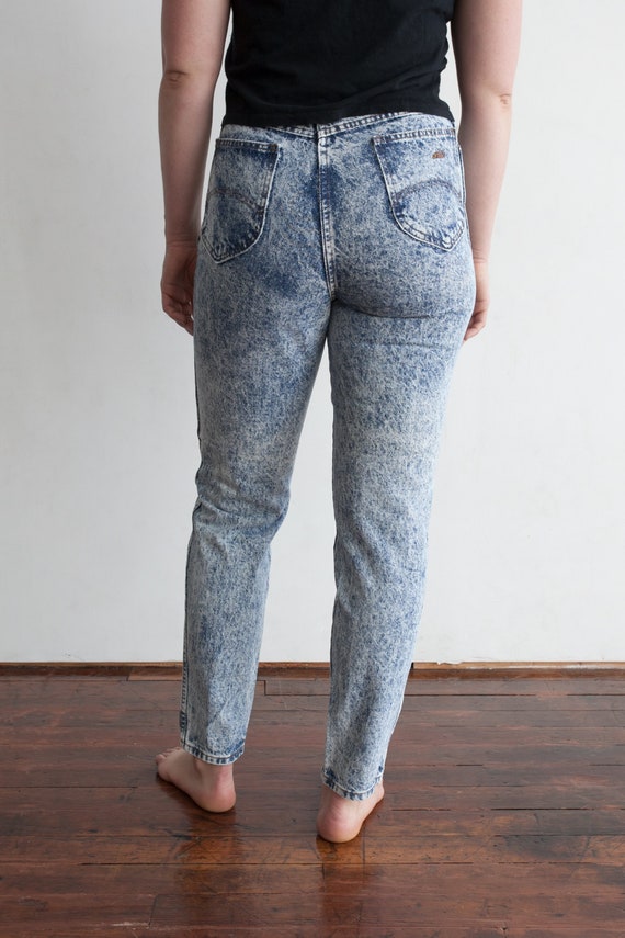 Vintage CHIC Acid Wash High Waisted Tapered Leg 8… - image 1