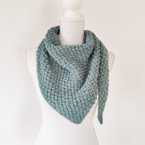 Crochet Pattern Triangle Bean Cowl, crochet cowl, cowl, pattern, crochet, relief, bobble, Dutch, NL, English, US