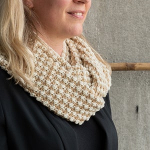 Crochet pattern Pebbles Cowl, crochet cowl, cowl, pattern, crochet, relief, bobble, Dutch, NL, English, US