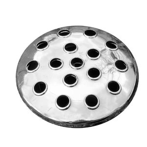 Puede incluir: Una placa de metal plateado con m&uacute;ltiples agujeros redondos, dise&ntilde;ada para sostener flores u otros art&iacute;culos decorativos.
