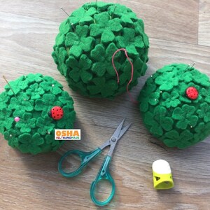 Lucky clover Felt Pincushion ball barrel 3 designs Mother&#39;s Day gift Green Irish keepsake Felt shamrocks pin cushion Kawaii Home table decor