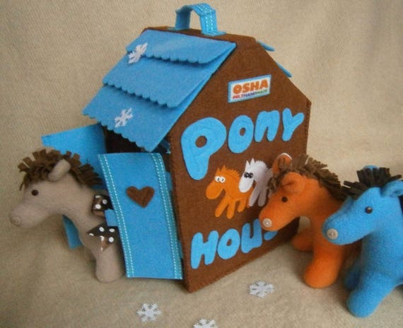 pony and stable toy