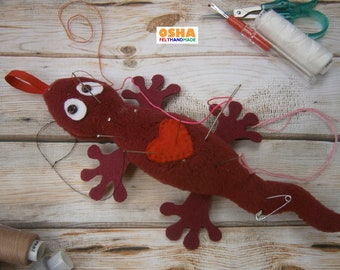 Burgundy Pincushion Fleece Felt Gecko Pincushion Fabric pincushion Cloth Lizard plush toy Sewing Craft Supply Pin organizer Stuffed animals