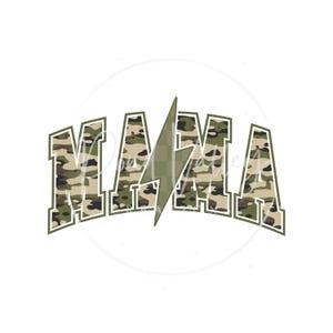 Peut inclure: Le mot "MAMA" dans un motif camouflage avec un éclair vert au centre. Les lettres sont soulignées d'une couleur vert foncé. Le design est sur fond blanc.