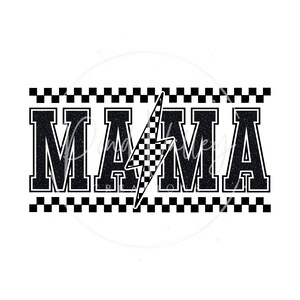 Peut inclure: Graphisme noir et blanc avec le mot "MAMA" dans une police de caractères audacieuse de style universitaire. Un éclair à damier est centré dans le mot, et une bordure à damier encadre le haut et le bas.