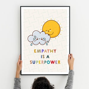 Puede incluir: Un póster imprimible colorido con un sol de dibujos animados y una nube con una lágrima. El texto dice "La empatía es un superpoder".
