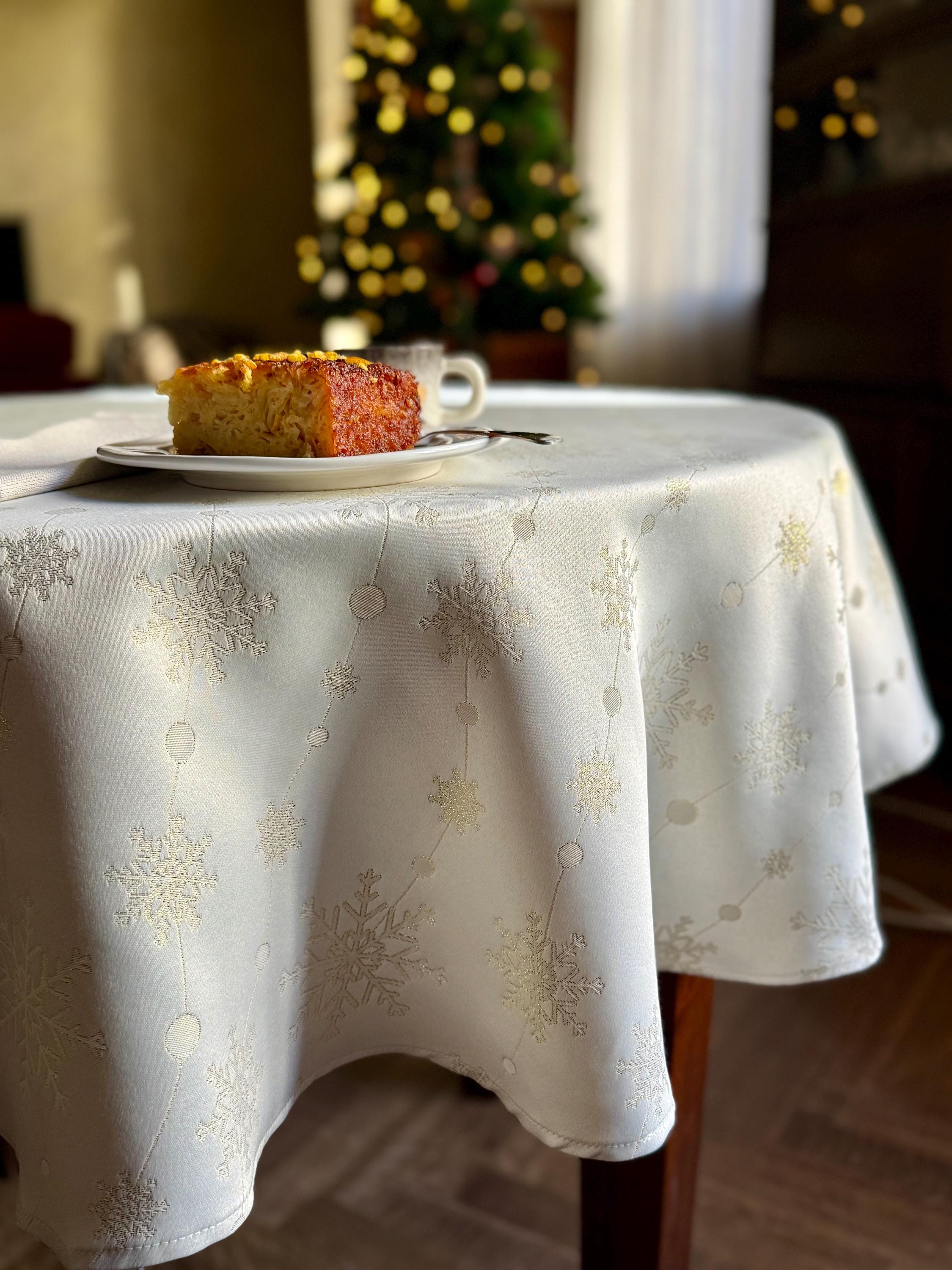 Round Christmas Tablecloth Gold Snowflakes, Light Holiday Table ...