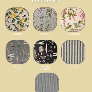 Op de afbeelding: Een raster van zeven stoffen stalen met het opschrift CHOOSE YOUR DESIGN. Patronen bevatten gele citroenen, botanische schetsen, bloemen en zaadmotieven in aqua en carbon, plus twee gestreepte ontwerpen genaamd NORD 1 en NORD 2. Elk staal is afgerond.