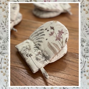 Oven Glove with Double Wool | Natural material | Oven Mitts | Floral Oven glove | Kitchen glove | kitchen decor | cooking accesorie | Aitana