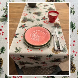 Light Christmas Table Runner | Christmas table decoration | Winter home decor | Christmas linen | Christmas table setting | Golden Pine
