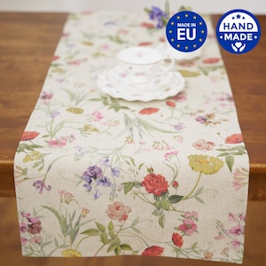 Camino de mesa con estampado floral botánico: decoración primaveral de lino y algodón