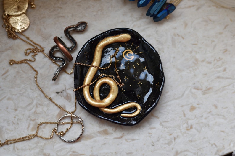 piatto di argilla serpente fatto a mano decorazioni streghe image 0