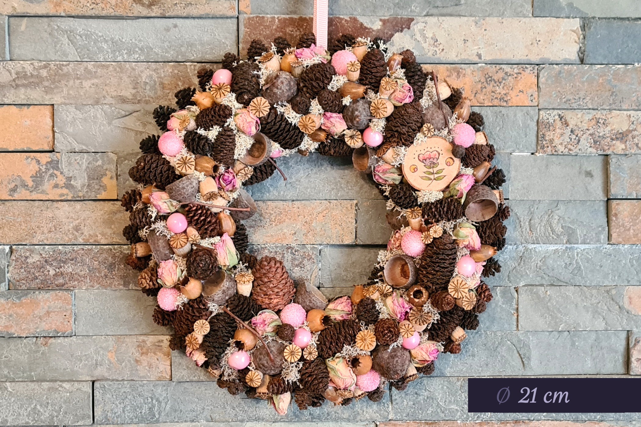 Couronne Printemps Fleurie Rose, Pommes de Pins, d'aulne, Pavots Séchés et Mousse Naturelle