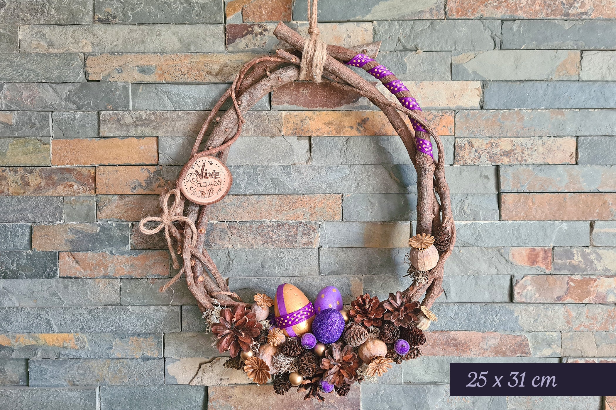 Couronne de Pâques Vive Pâques à Suspendre en Branches Cyprès et Oeufs Pailletés