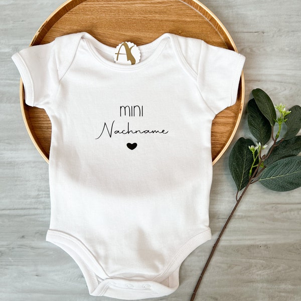 Babybody kurzarm personalisierbar, Mini Nachname Body, Baby Nachname, Mini Body, Baumwollbody, Babygeschenk, Geburtsgeschenk, personalisiert