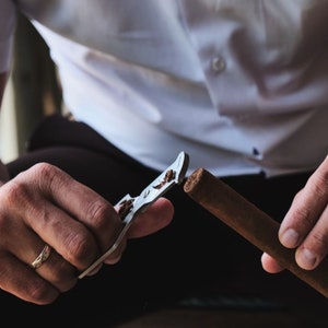 Cigar Scissors, in action