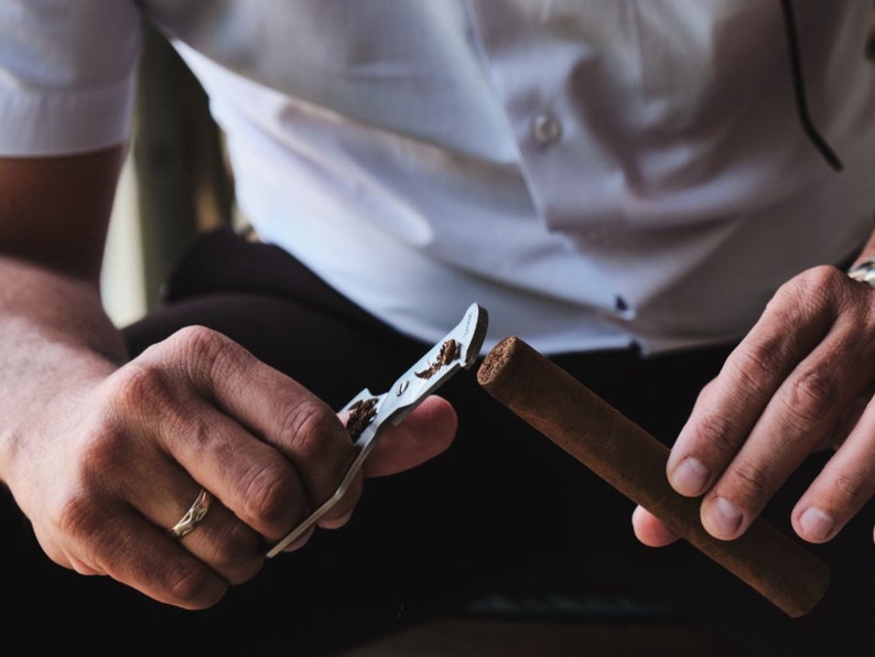 Cigar Scissors, in action