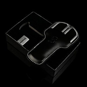Cigar Cutter, Sleeve