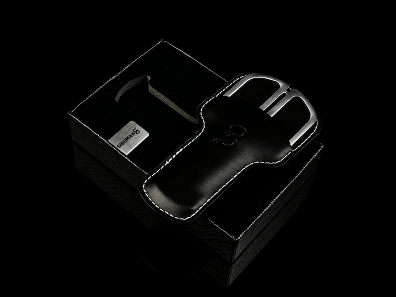 Cigar Cutter, Sleeve