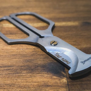 Cigar Scissors Engraving Placement