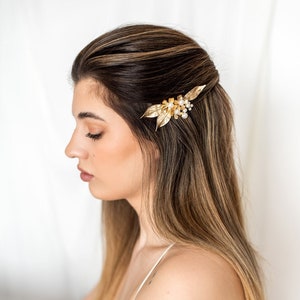 Gold leaves and flowers bridal decorative hair comb, Wedding hair jewelry image 1