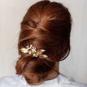 Gold leaves and flowers bridal decorative hair comb, Wedding hair jewelry image 3