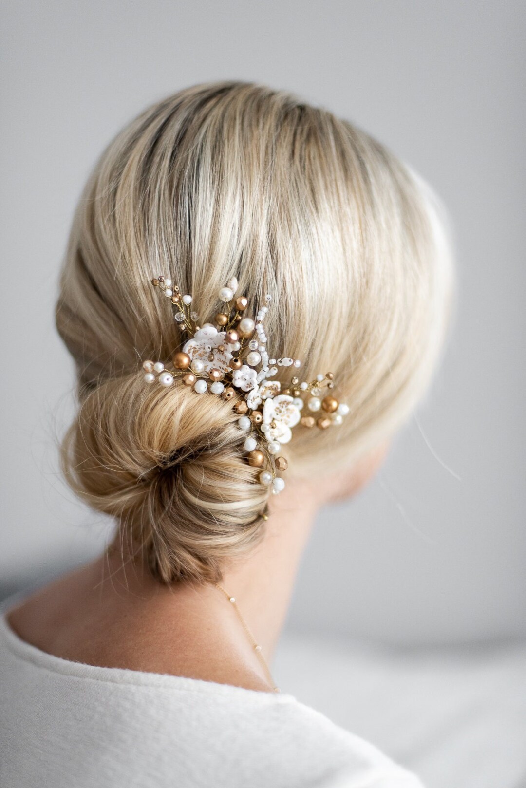 Bridal Decorative Hair Comb With White and Gold Flowers  display picture 2