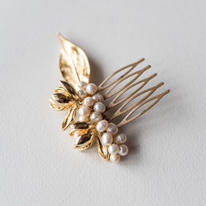Bridal Hair Comb with Metal Flowers and Freshwater Pearls, Wedding Hair Accessory image 3