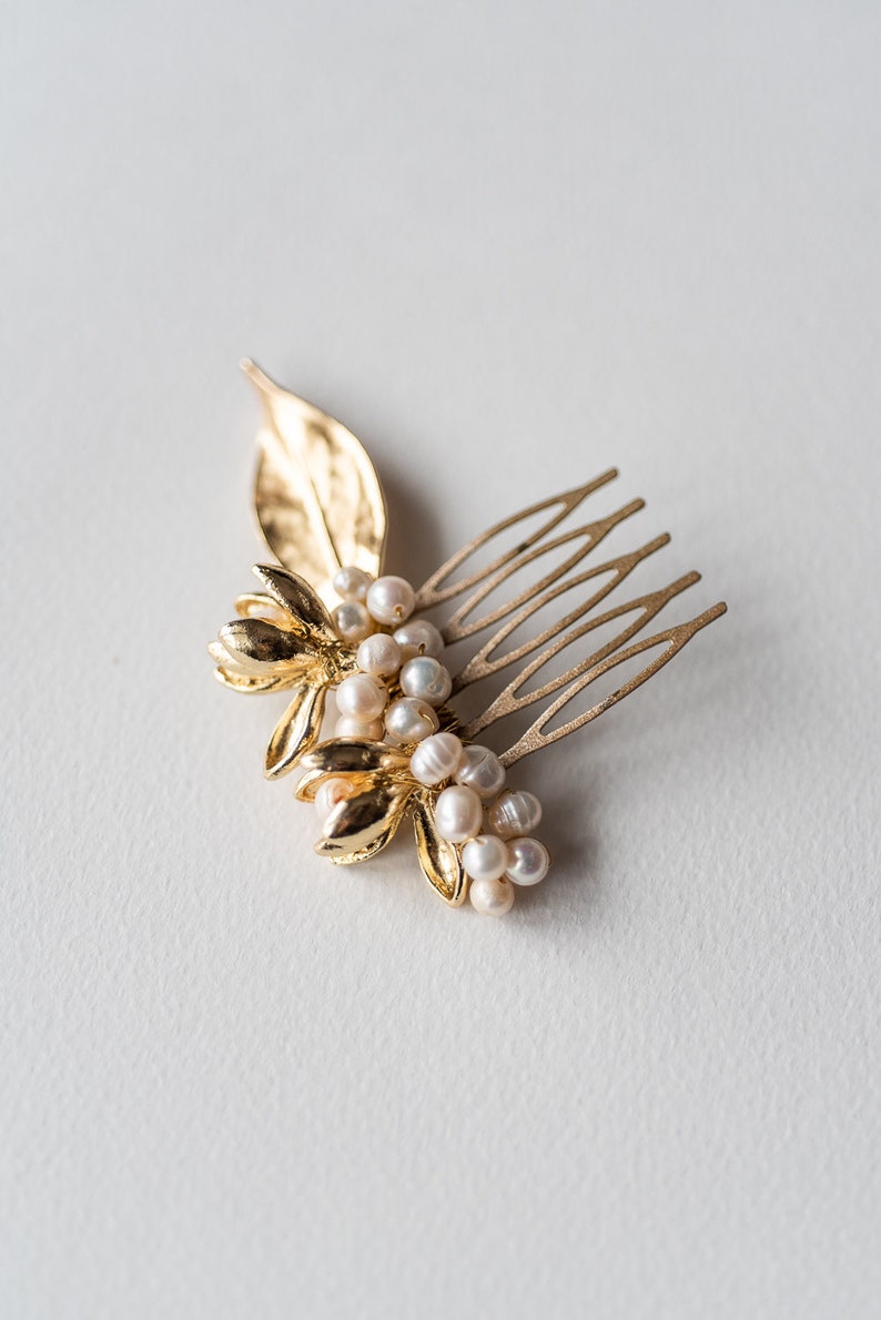 Bridal Hair Comb with Metal Flowers and Freshwater Pearls, Wedding Hair Accessory image 3