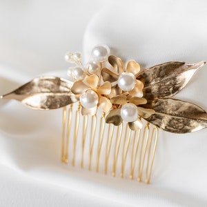 Gold leaves and flowers bridal decorative hair comb, Wedding hair jewelry image 2