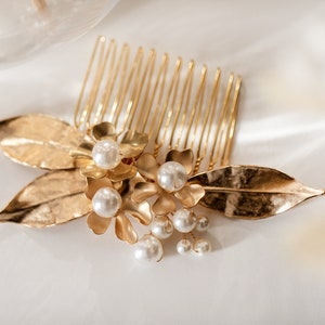 Gold leaves and flowers bridal decorative hair comb, Wedding hair jewelry image 4