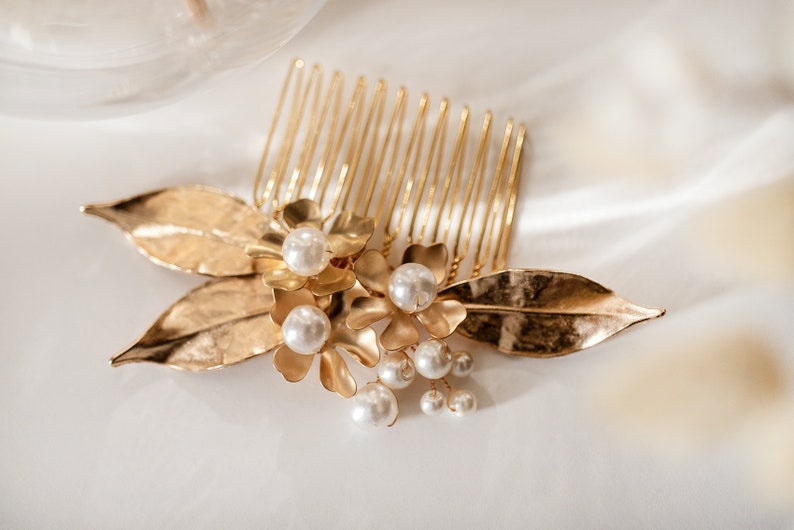Gold leaves and flowers bridal decorative hair comb, Wedding hair jewelry image 4